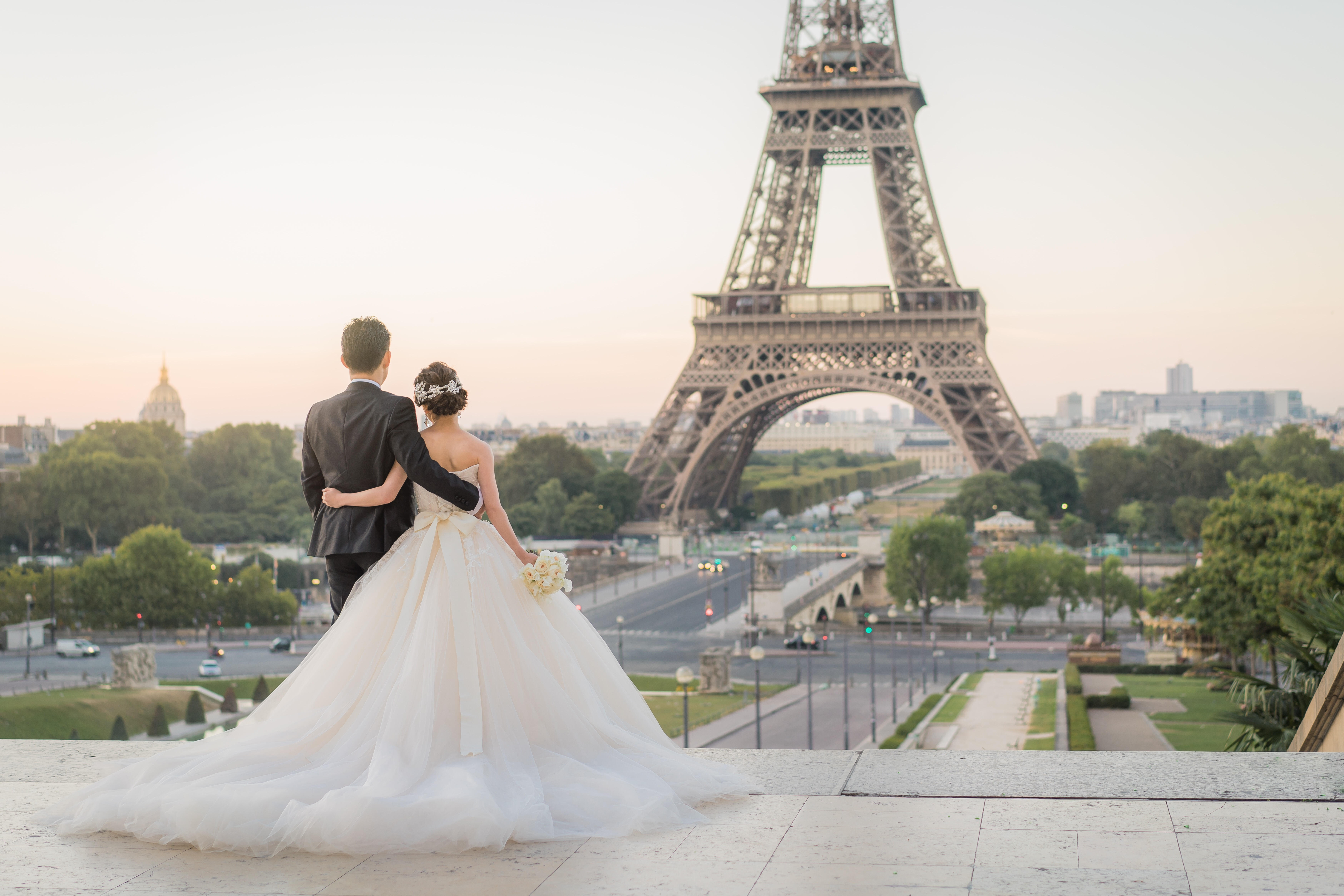 シャンパンカラードレスが大人気！おしゃれに着こなしてみよう